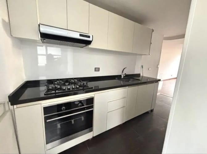 Apartamento en venta en Santa Barbara Central, Bogotá · foto 7 de 8