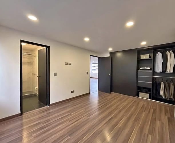Apartamento en venta en Santa Barbara Central, Bogotá · foto 3 de 8