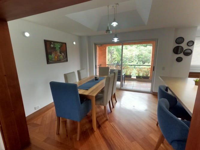 Apartamento de 4 alcobas en venta en El Poblado, Medellín, 220 m² · foto 2 de 24