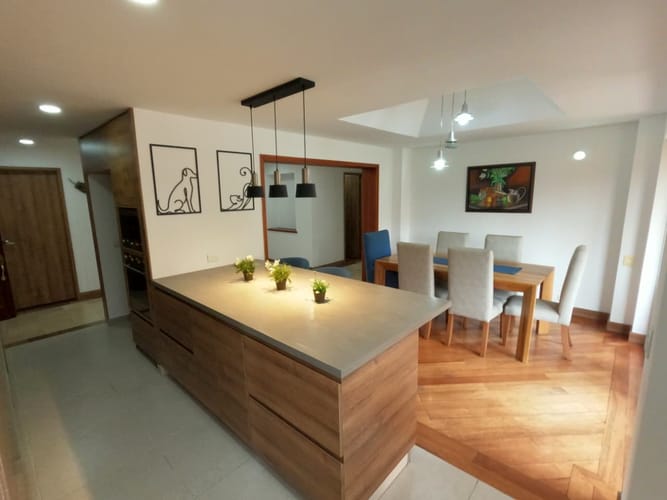 Apartamento de 4 alcobas en venta en El Poblado, Medellín, 220 m² · foto 7 de 24