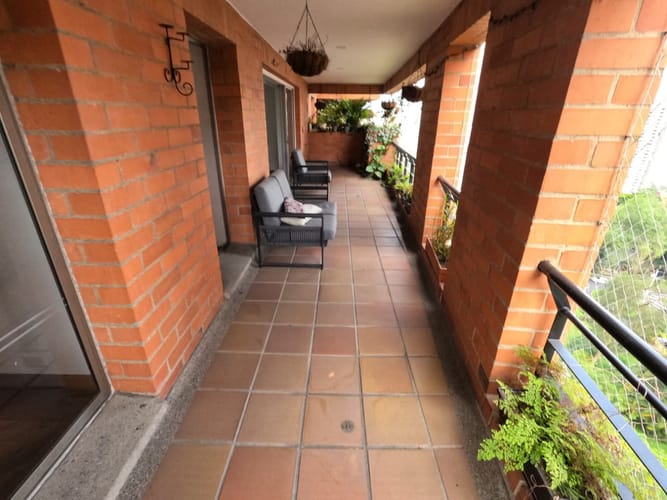 Apartamento de 4 alcobas en venta en El Poblado, Medellín, 220 m² · foto 12 de 24