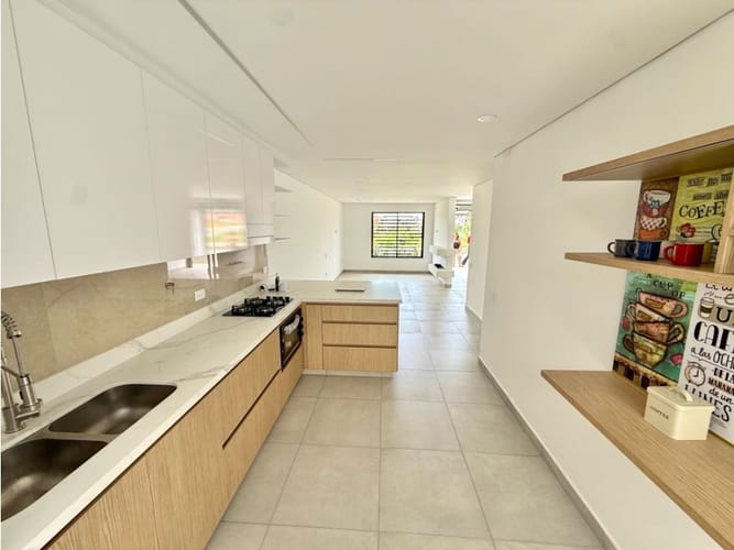 Casa en venta en La Ceja, 174 m² · foto 2 de 19