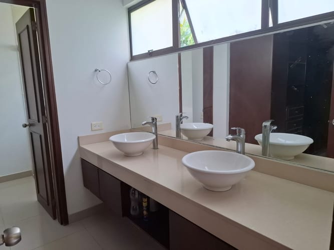 Apartamento de 3 alcobas en venta en Bellavista, Cali, 187 m² · foto 14 de 19
