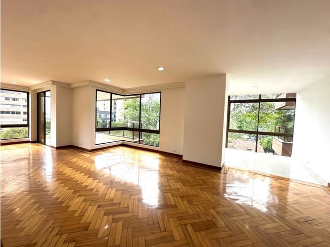 Apartamento de 3 alcobas en venta en Las Lomas, Medellín, 200 m² · foto 2 de 24