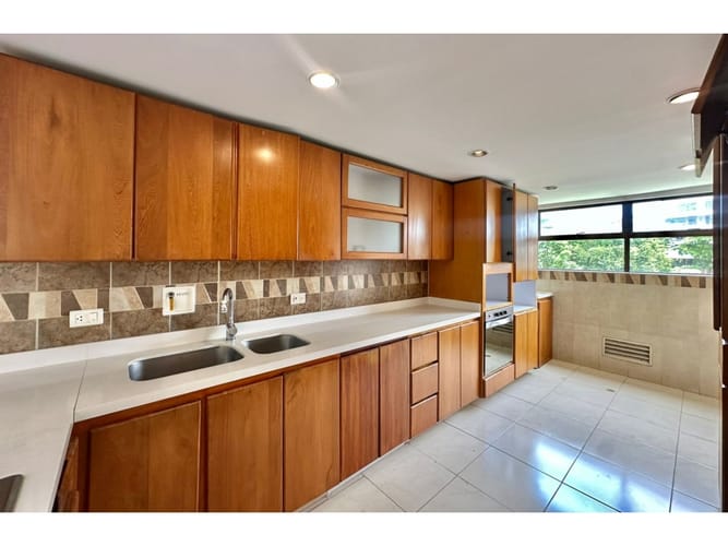 Apartamento de 3 alcobas en venta en Las Lomas, Medellín, 200 m² · foto 5 de 24