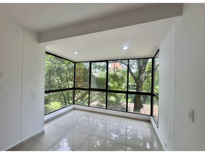 Apartamento de 3 alcobas en venta en Las Lomas, Medellín, 200 m² · foto 8 de 24