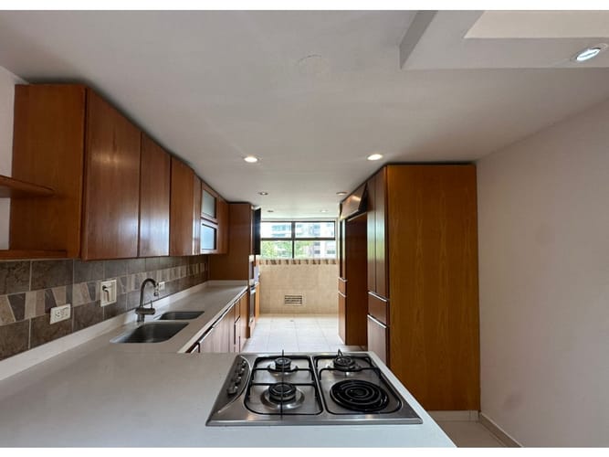 Apartamento de 3 alcobas en venta en Las Lomas, Medellín, 200 m² · foto 11 de 24