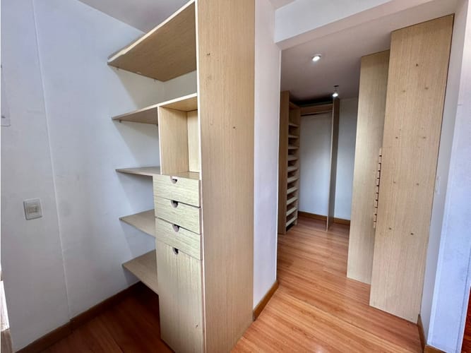 Apartamento de 3 alcobas en venta en Las Lomas, Medellín, 200 m² · foto 17 de 24