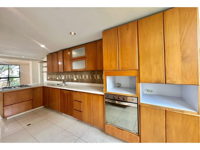 Apartamento de 3 alcobas en arriendo en Las Lomas, Medellín, 200 m² · foto 3 de 24