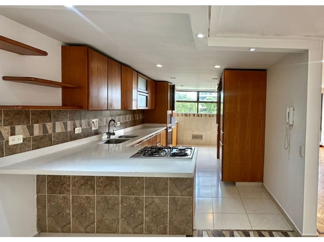 Apartamento de 3 alcobas en arriendo en Las Lomas, Medellín, 200 m² · foto 4 de 24