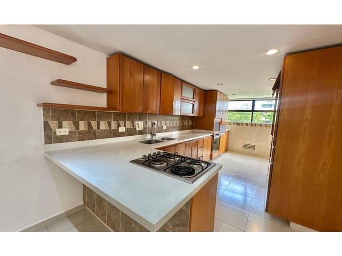 Apartamento de 3 alcobas en arriendo en Las Lomas, Medellín, 200 m² · foto 15 de 24