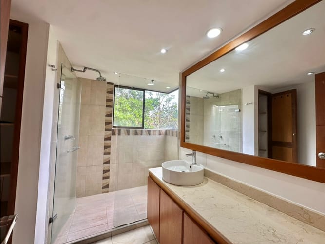 Apartamento de 3 alcobas en arriendo en Las Lomas, Medellín, 200 m² · foto 18 de 24