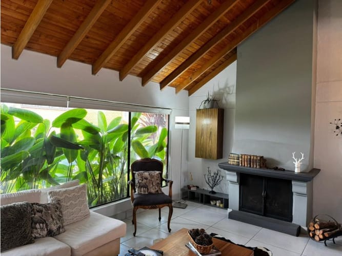 Casa de 3 alcobas en venta en Cuatro Esquinas, Rionegro, 212 m² · foto 2 de 16