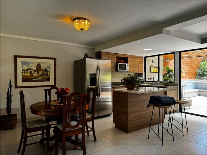 Casa de 3 alcobas en venta en Cuatro Esquinas, Rionegro, 212 m² · foto 11 de 16