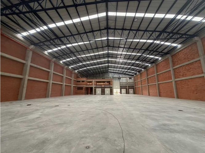 Bodega en arriendo en Siberia, Cota, 2078 m² · foto 2 de 16