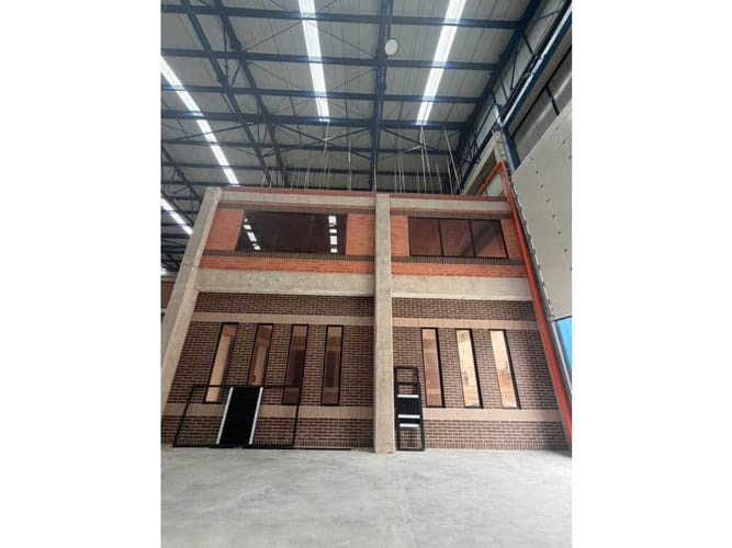 Bodega en arriendo en Siberia, Cota, 2078 m² · foto 9 de 16