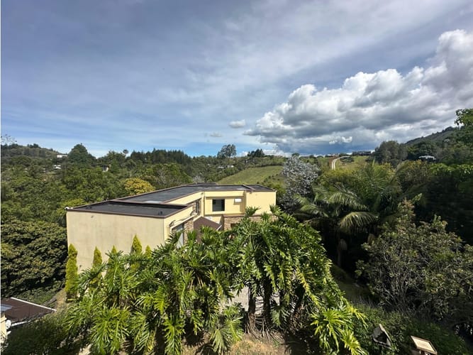 Casa de 3 alcobas en venta en La Mosquita, Guarne, 310 m² · foto 2 de 24