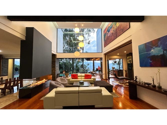 Casa de 4 alcobas en venta en El Poblado, Medellín, 700 m² · foto 12 de 24