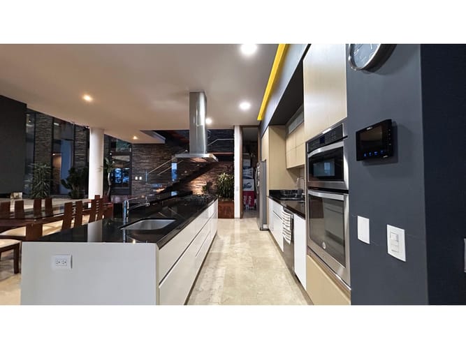 Casa de 4 alcobas en venta en El Poblado, Medellín, 700 m² · foto 17 de 24