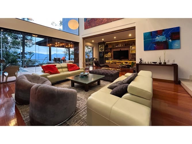 Casa de 4 alcobas en venta en El Poblado, Medellín, 700 m² · foto 19 de 24