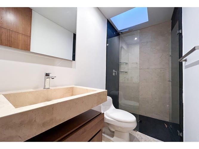 Casa de 4 alcobas en venta en El Poblado, Medellín, 700 m² · foto 21 de 24