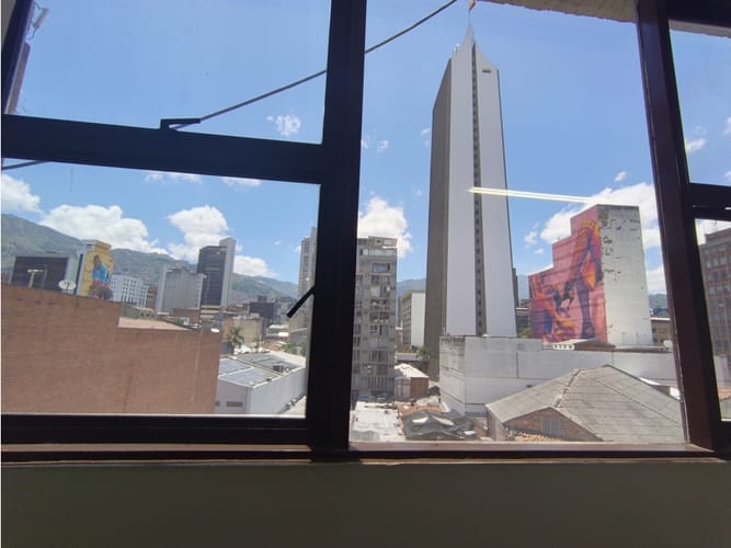 Oficina en venta en La Candelaria, Medellín, 32 m² · foto 2 de 10
