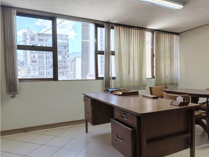 Oficina en venta en La Candelaria, Medellín, 32 m² · foto 3 de 10