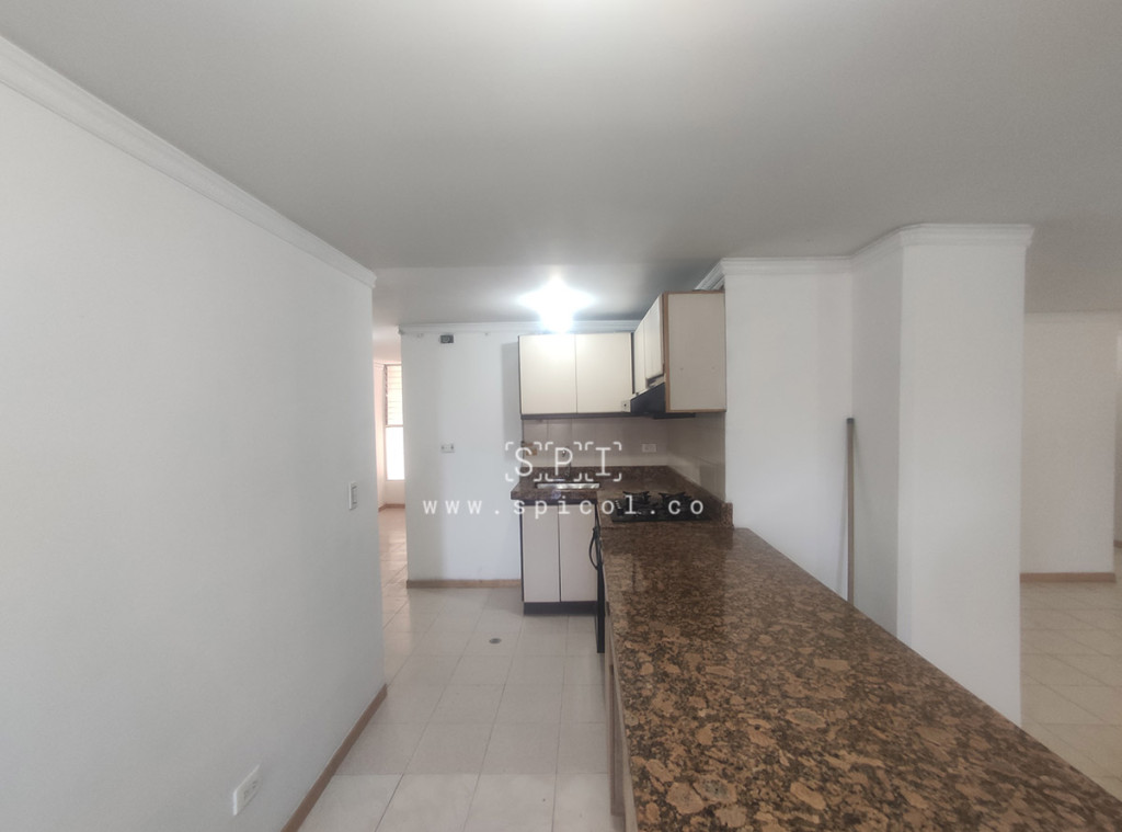 Apartamento en arriendo en Laureles, Medellín · foto 2 de 17