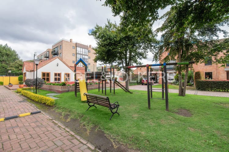 Casa de 4 alcobas en venta en Cn Los Arboles, Chía, 263 m² · foto 18 de 18