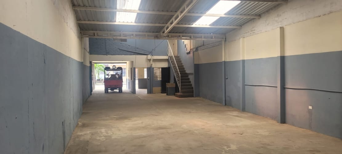 Bodega en venta en Saavedra Galindo, Cali, 233 m² · foto 2 de 7