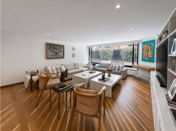 Apartamento de 3 alcobas en venta en Chicó Navarra, Bogotá, 200 m² · foto 2 de 18