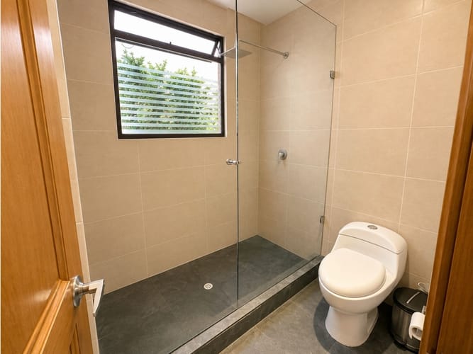 Apartamento de 3 alcobas en venta en Chicó Navarra, Bogotá, 200 m² · foto 18 de 18