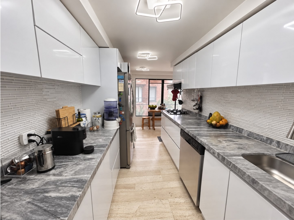 Apartamento en venta en Los Rosales, Bogotá · foto 8 de 18