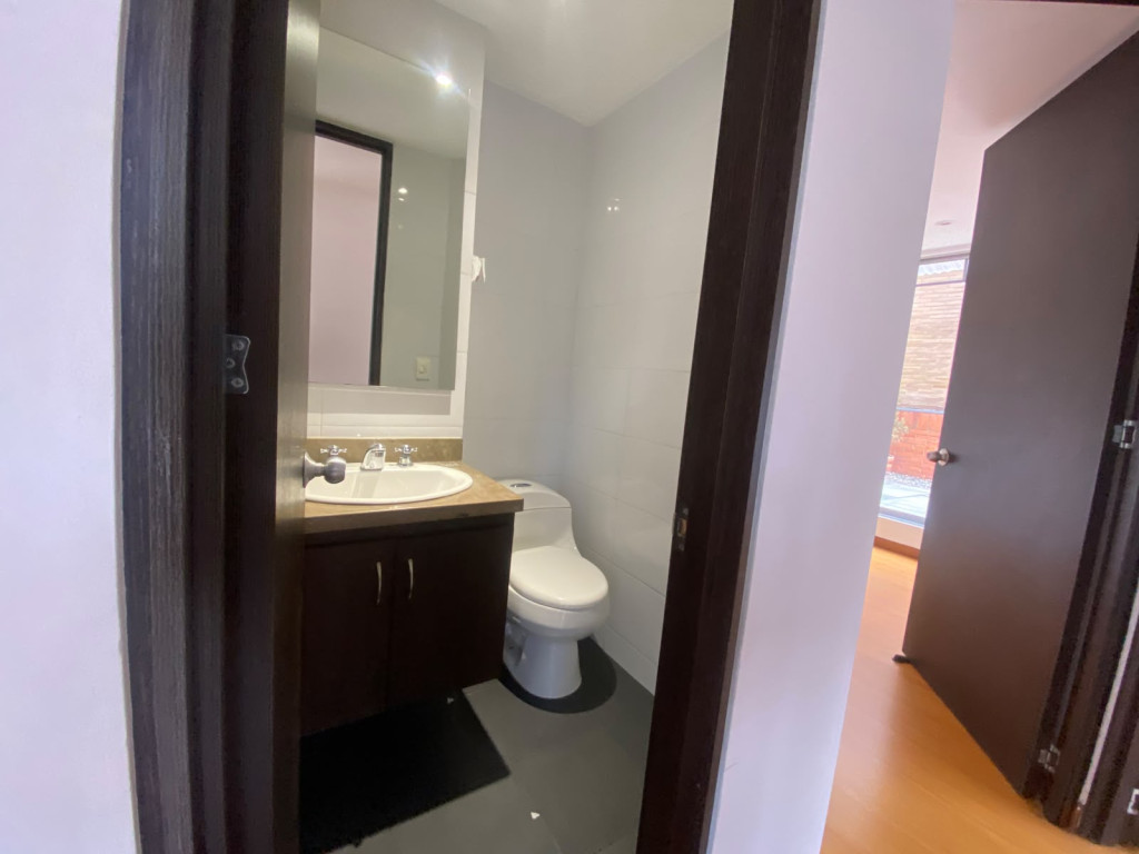 Apartamento en arriendo en Santa Barbara, Bogotá · foto 8 de 23