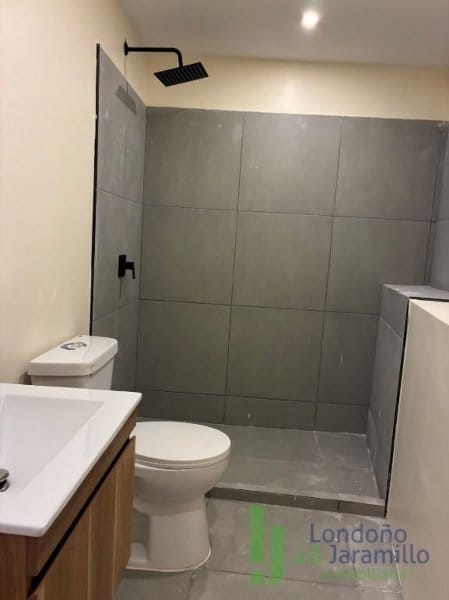 Casa de 10 alcobas en venta en La Magnolia, Envigado, 168 m² · foto 4 de 15