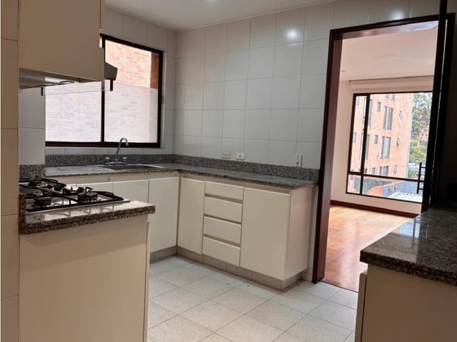 Apartamento de 3 alcobas en venta en Chico Norte, Bogotá, 147 m² · foto 13 de 24