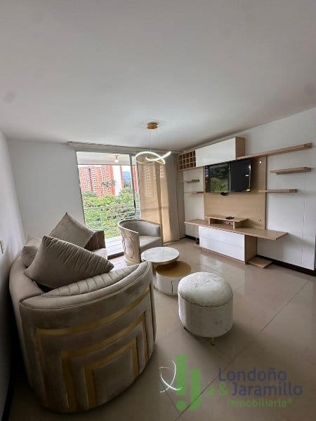Apartamento de 3 alcobas en venta en Loma De Los Bernal, Medellín, 76 m² · foto 4 de 17