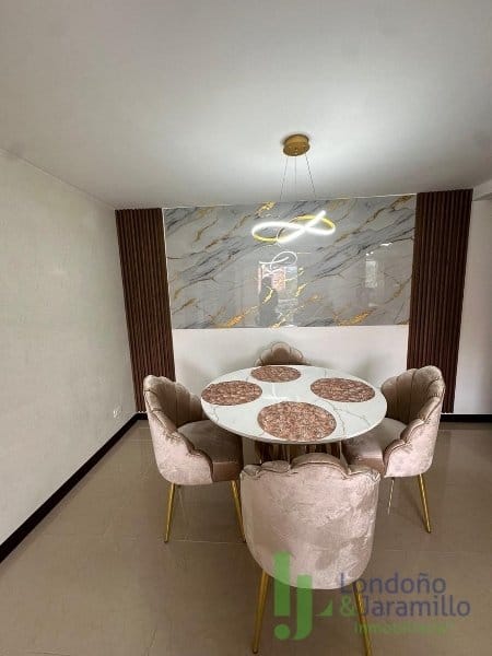 Apartamento de 3 alcobas en venta en Loma De Los Bernal, Medellín, 76 m² · foto 6 de 17