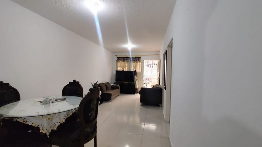 Casa de 9 alcobas en venta en Ciudadela Floralia, Cali, 180 m² · foto 2 de 18