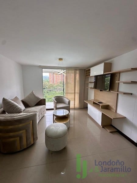 Apartamento de 3 alcobas en venta en Loma De Los Bernal, Medellín, 76 m² · foto 7 de 17
