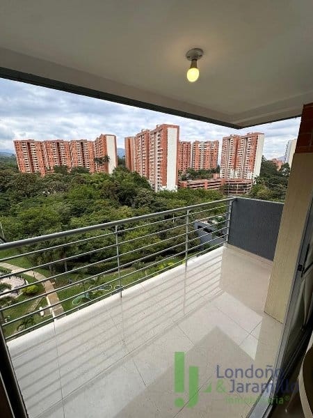 Apartamento de 3 alcobas en venta en Loma De Los Bernal, Medellín, 76 m² · foto 8 de 17