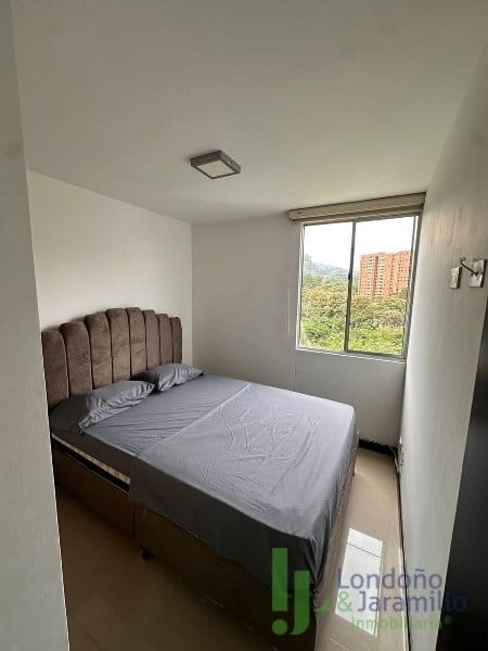 Apartamento de 3 alcobas en venta en Loma De Los Bernal, Medellín, 76 m² · foto 9 de 17