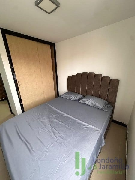 Apartamento de 3 alcobas en venta en Loma De Los Bernal, Medellín, 76 m² · foto 10 de 17