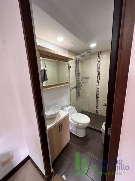 Apartamento de 3 alcobas en venta en Loma De Los Bernal, Medellín, 76 m² · foto 11 de 17