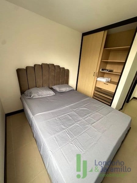 Apartamento de 3 alcobas en venta en Loma De Los Bernal, Medellín, 76 m² · foto 12 de 17