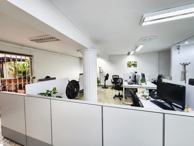 Casa de 6 alcobas en venta en Laureles, Medellín, 350 m² · foto 2 de 13
