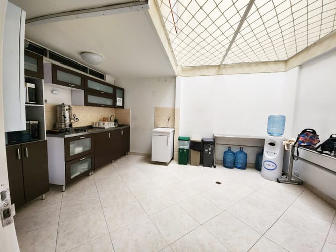 Casa de 6 alcobas en venta en Laureles, Medellín, 350 m² · foto 4 de 13