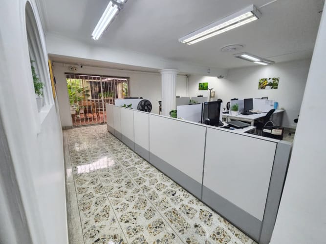 Casa de 6 alcobas en venta en Laureles, Medellín, 350 m² · foto 8 de 13