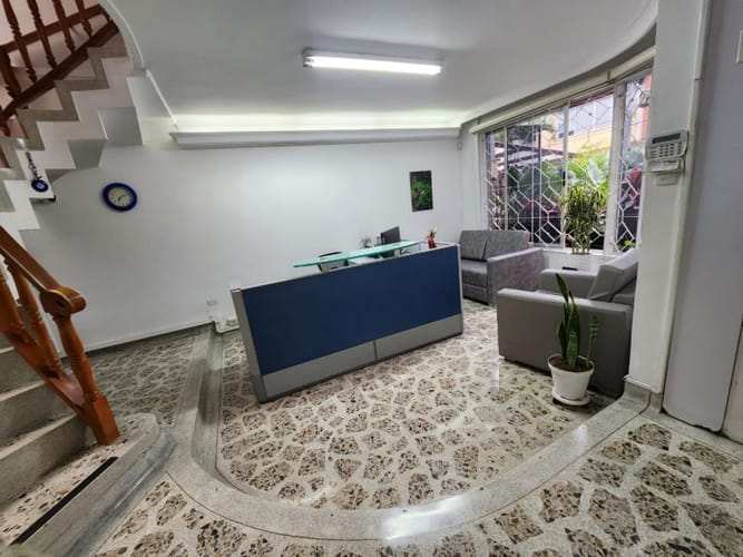 Casa de 6 alcobas en venta en Laureles, Medellín, 350 m² · foto 10 de 13