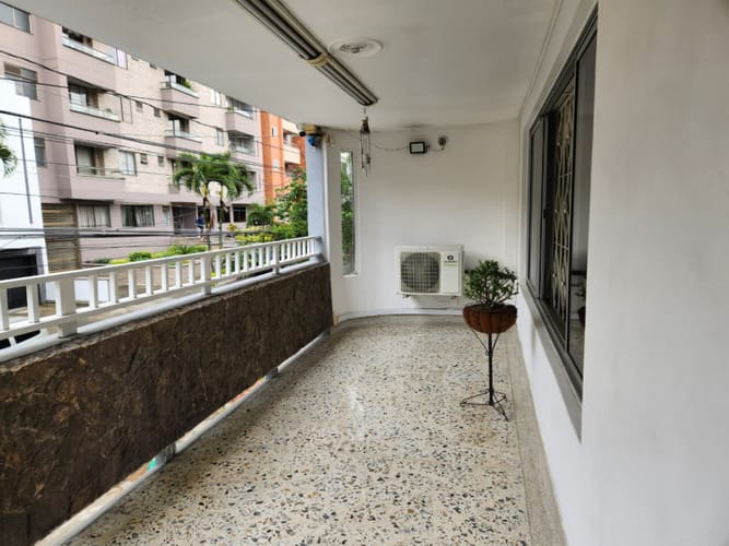 Casa de 6 alcobas en venta en Laureles, Medellín, 350 m² · foto 12 de 13